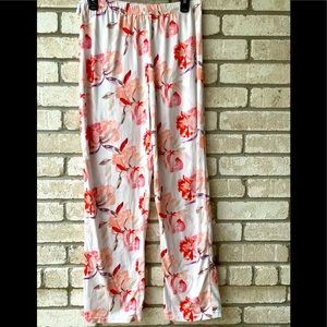 Floral pajama bottoms in size M.